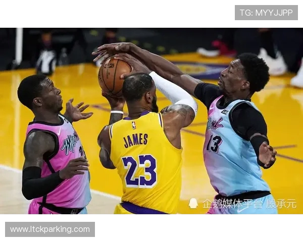 76人鏖战热火激情对决揭幕东部焦点大战胜负悬念再升级 76人鏖战热火激情对决揭幕东部焦点大战胜负悬念再升级