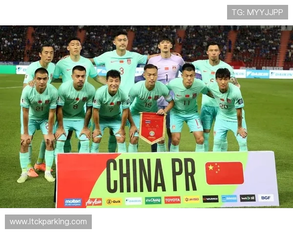 中国男足新帅上任首战告捷全队展现焕然新气象引发球迷热烈讨论