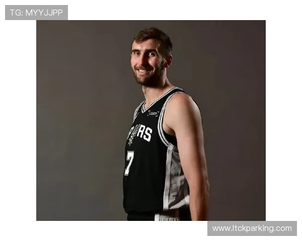 圣安东尼奥马刺对阵精彩回顾：球场对决与战略解析